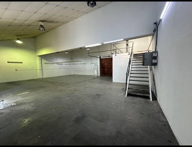 571M² WORKSHOP TO LET IN PAARDEN EILAND